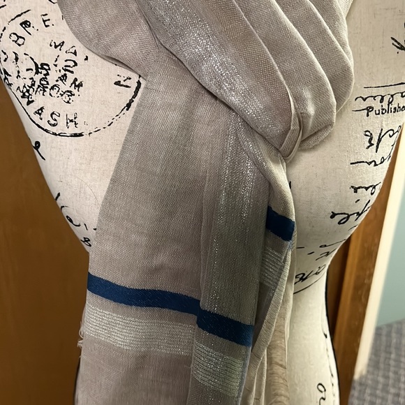 Scarf - Picture 2 of 6